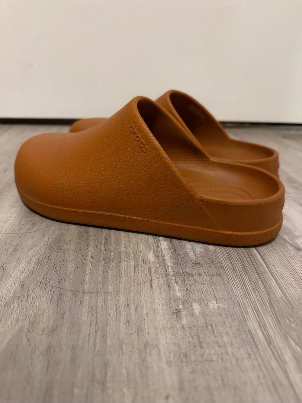 Crocs - Dylan Clog size 6